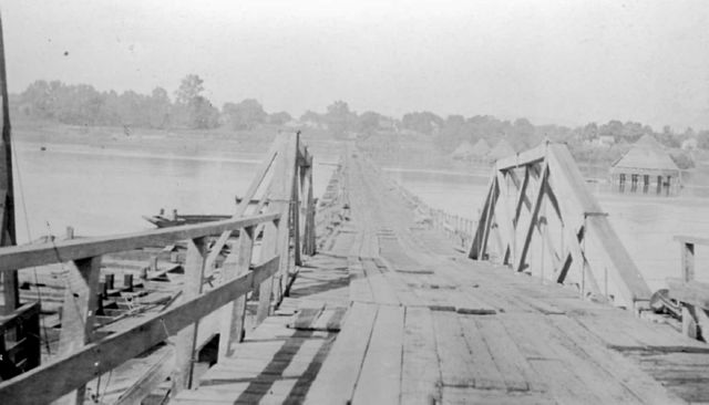 Pontoon Bridge across Arkansas River at Dardanelle2